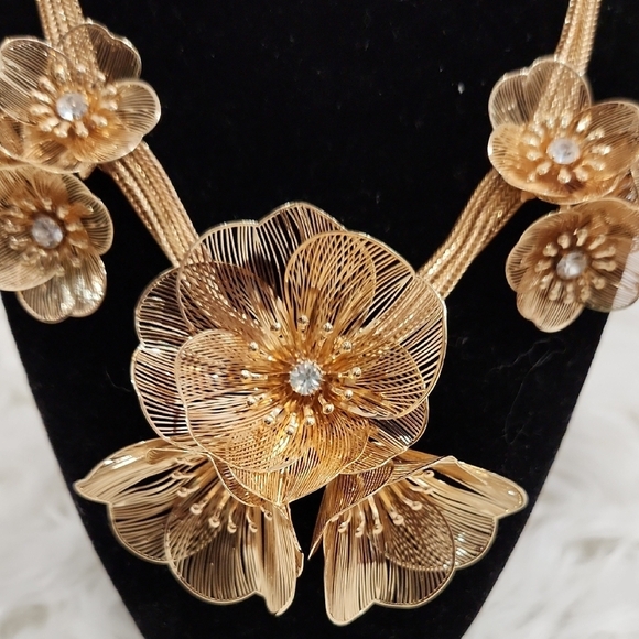💛🔹️Piper K🔹️  Gold 17" Blossoms Elegant Gold Floral Necklace - Picture 3 of 6